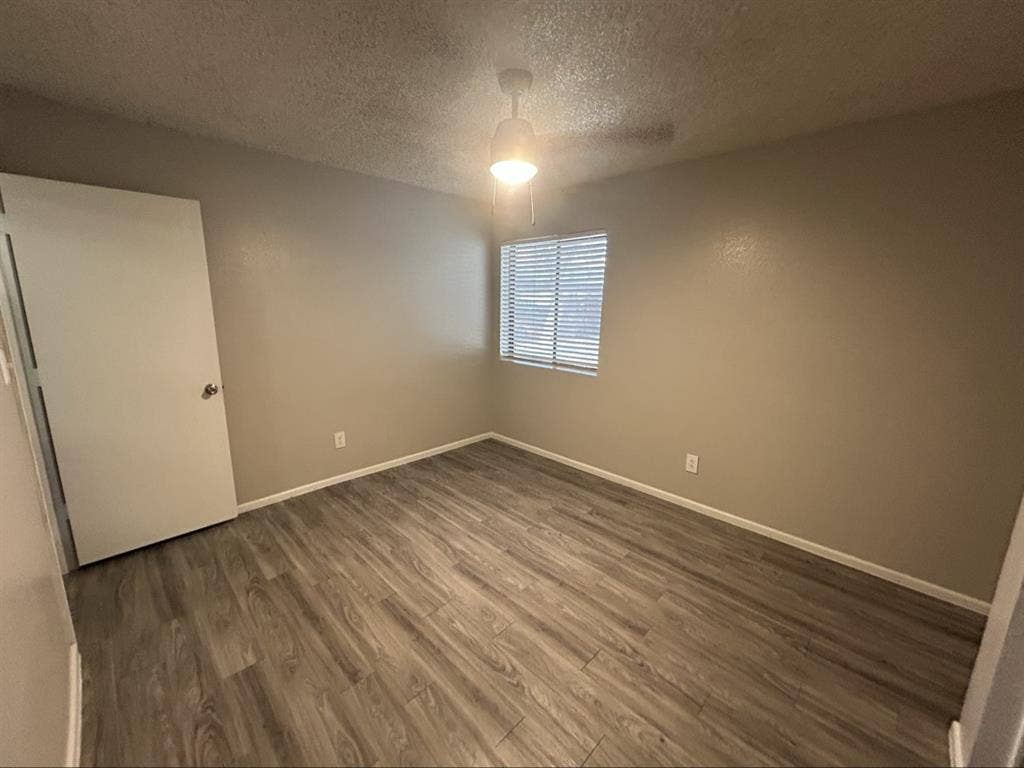 Looking for Roommate in North Phx