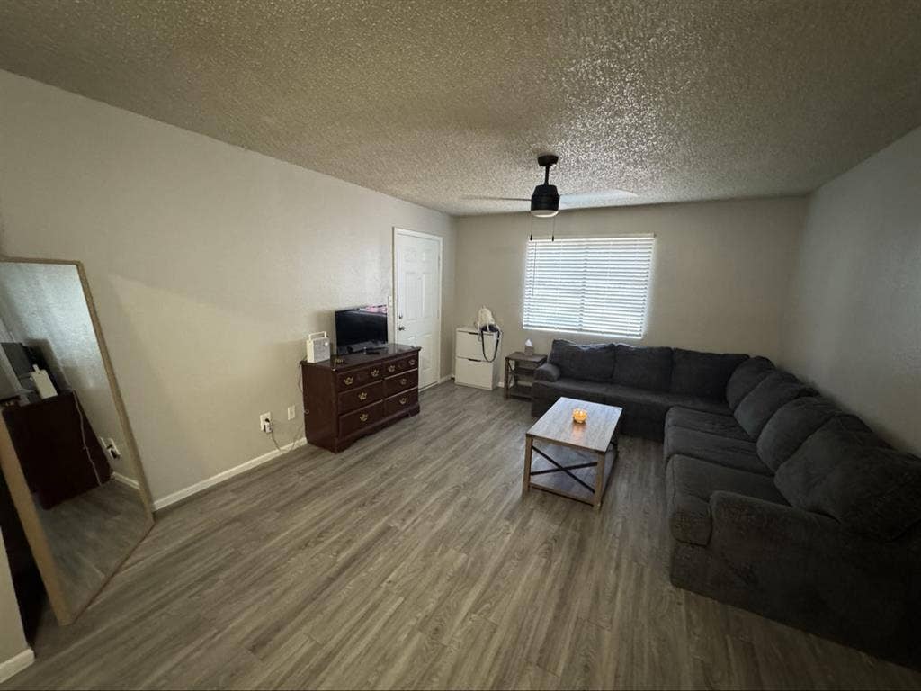 Looking for Roommate in North Phx