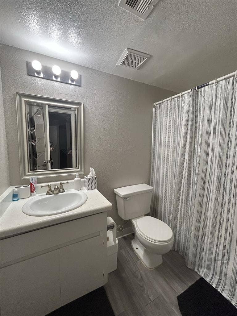 Looking for Roommate in North Phx