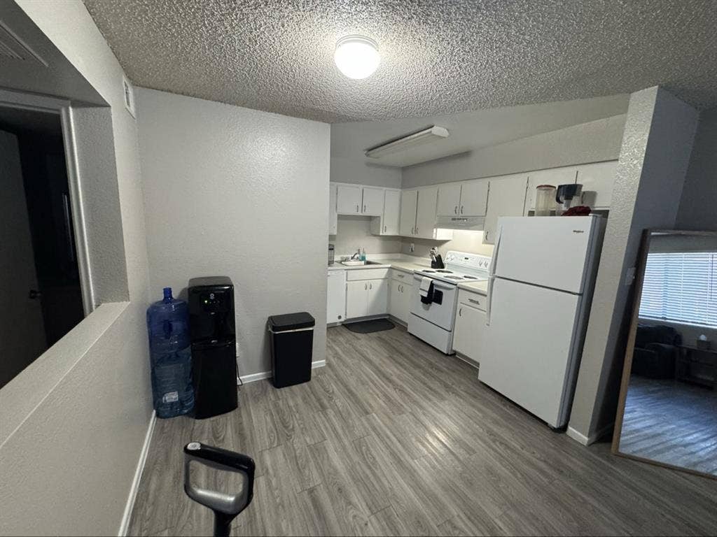 Looking for Roommate in North Phx