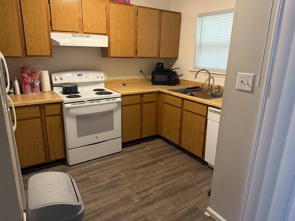Room for rent @ Park West Apartment