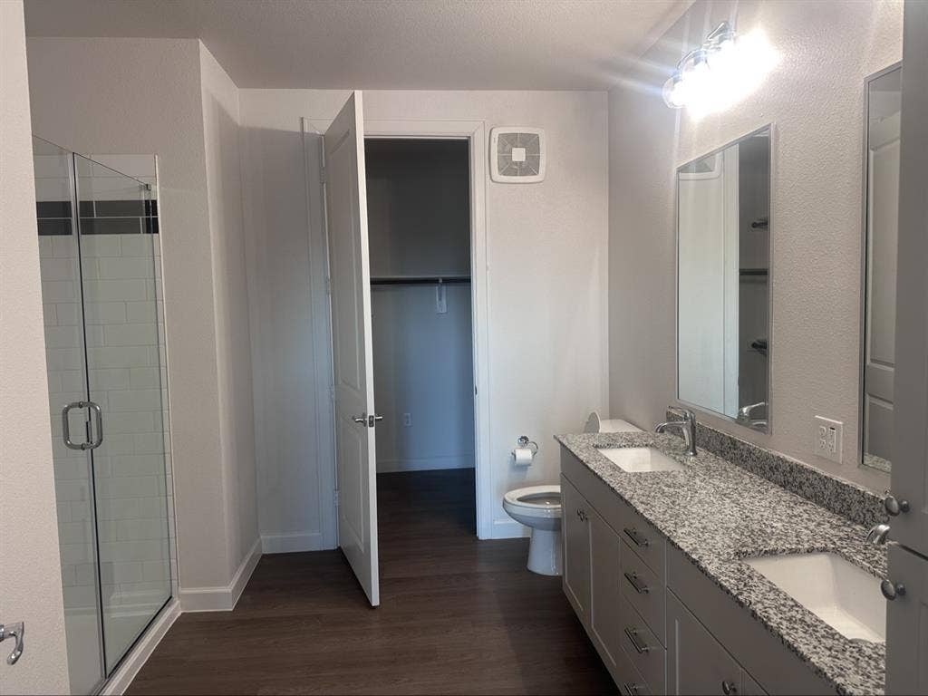 2B2B 1300SQFT looking 4 1 roommate