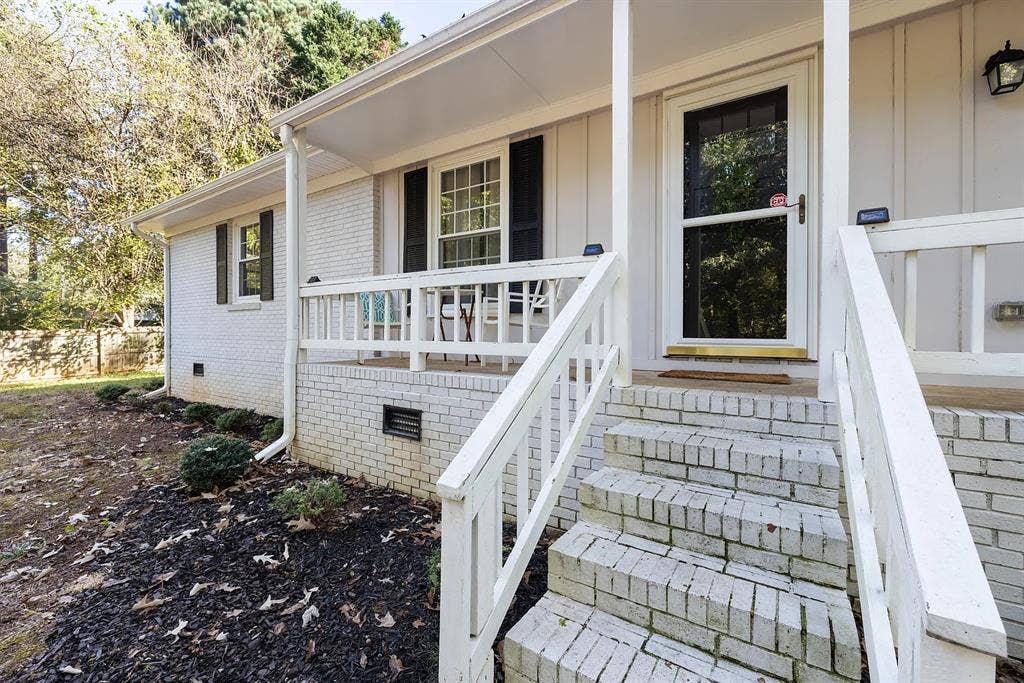 Great house! 1 mi to I-40& NC State