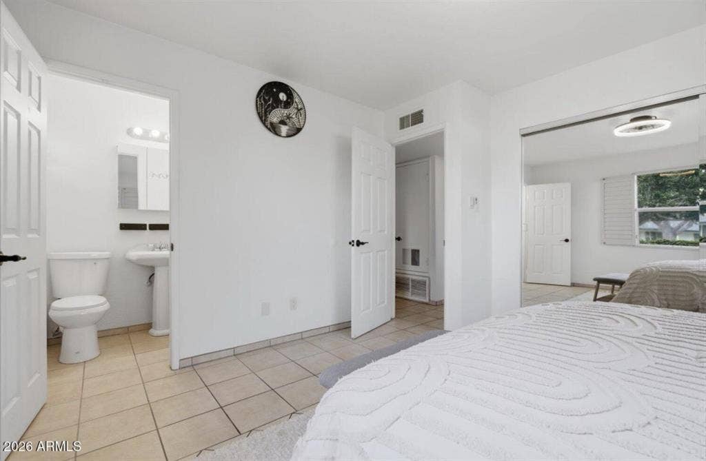 Room Available in Uptown Phx