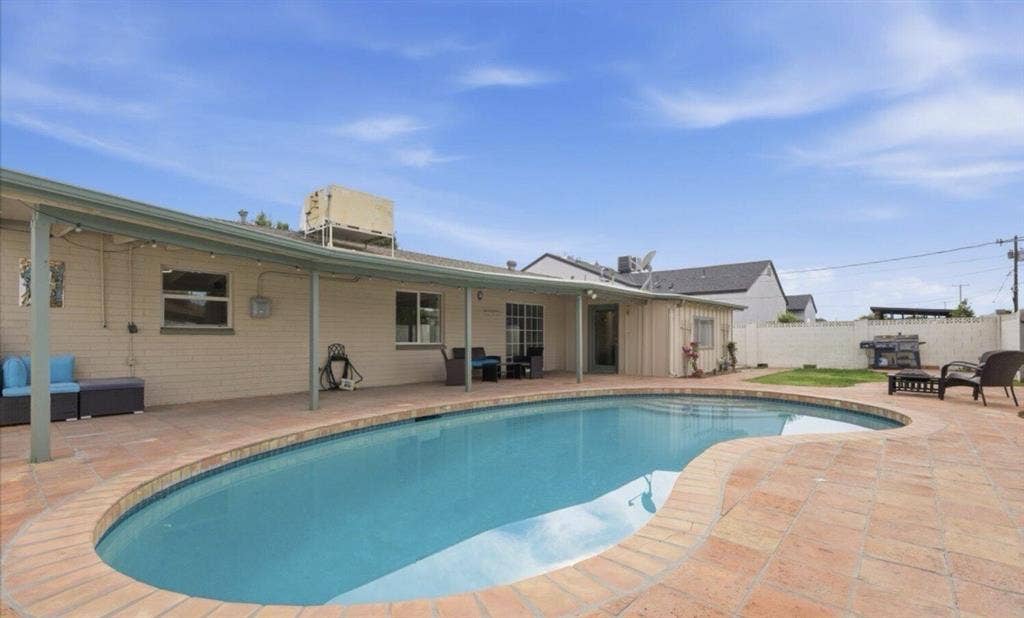 Room Available in Uptown Phx