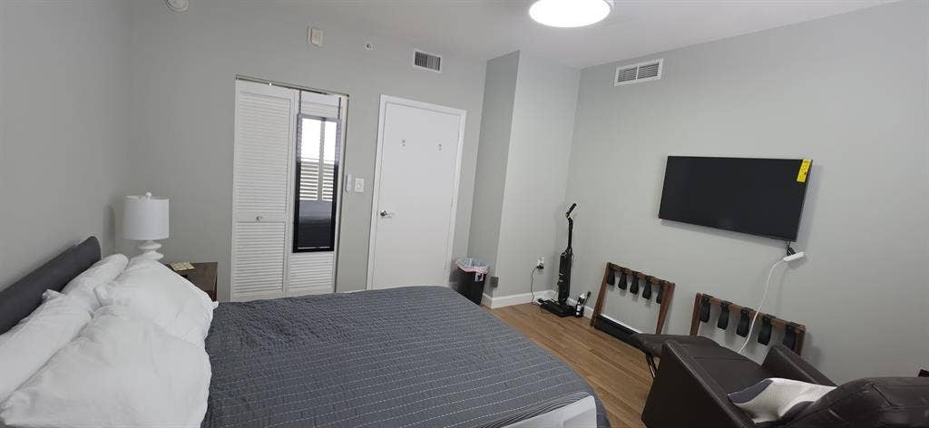 ✨ Furnished Room in Dadeland