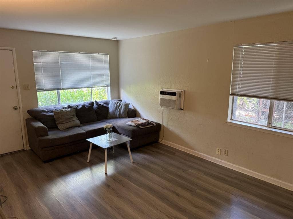 3 bedroom 2 bath duplex near midton