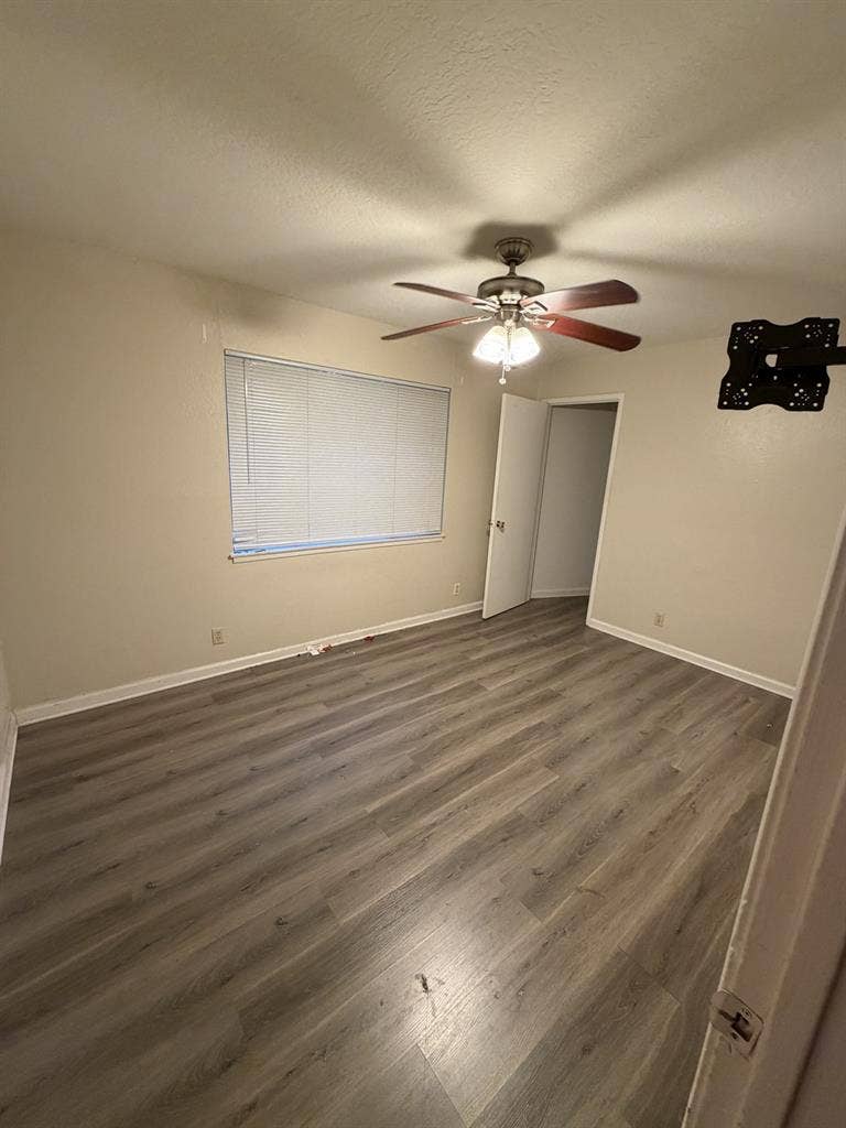 3 bedroom 2 bath duplex near midton