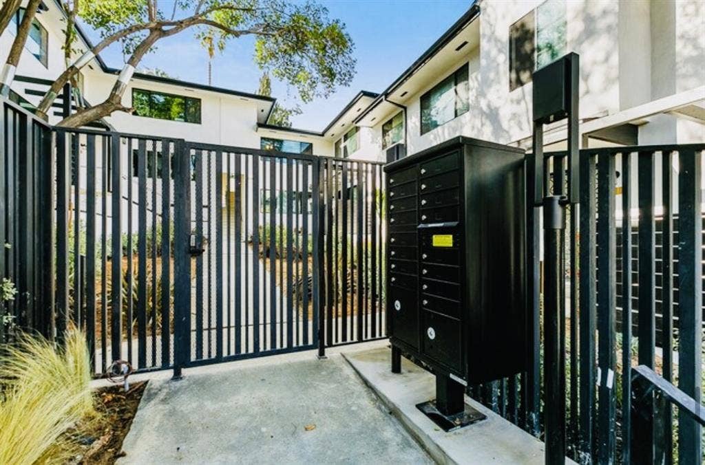 2BR in Downtown LA | Steps to Echo