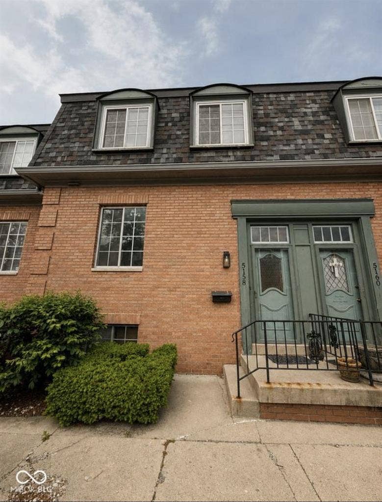 Lawrence room for rent