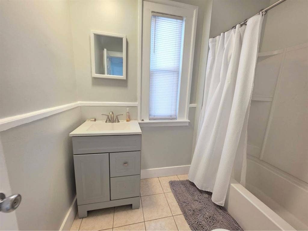 A spacious 1bedroom 1bathroom