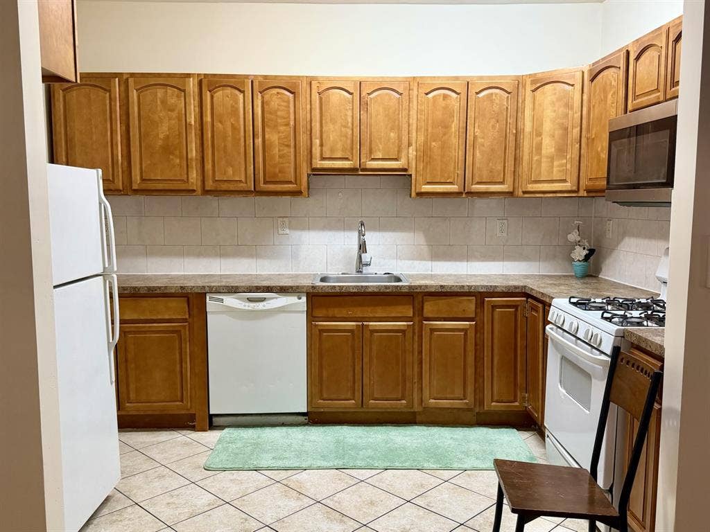Room for rent- Newark Ave JSQ