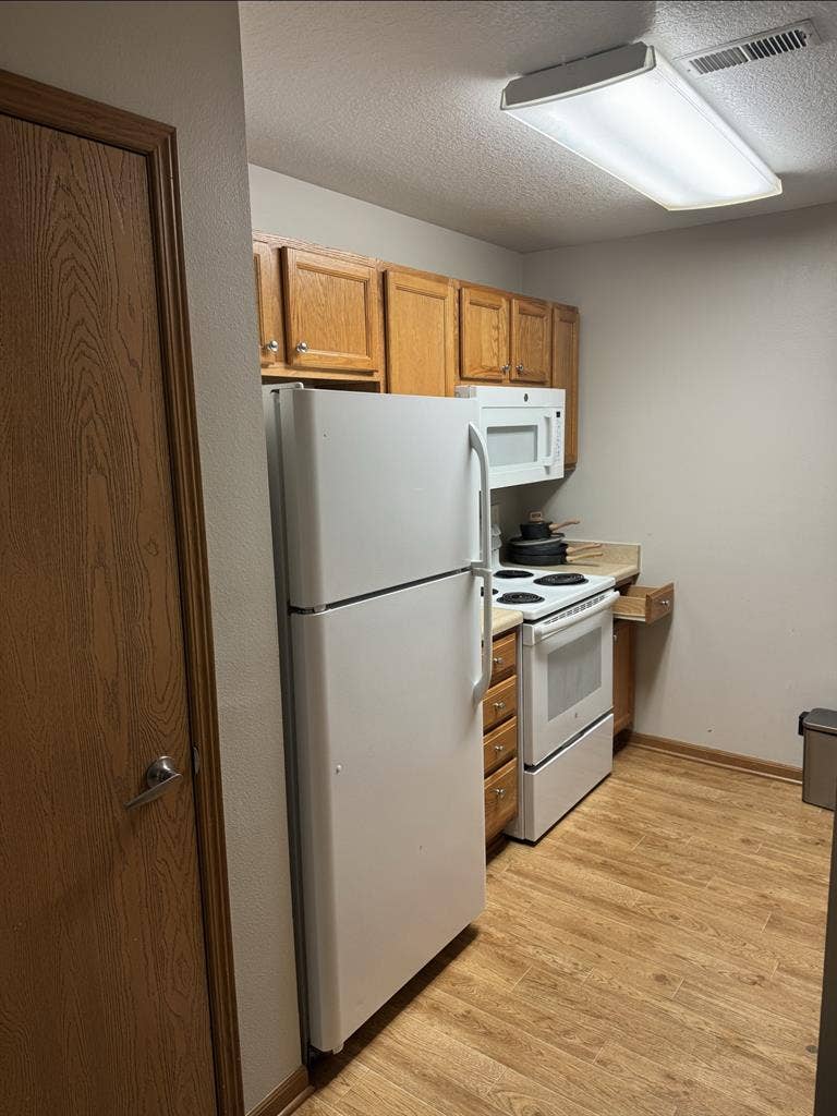 Looking for Roommate