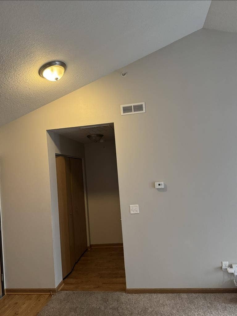 Looking for Roommate