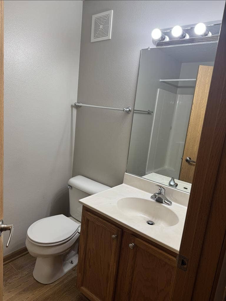 Looking for Roommate