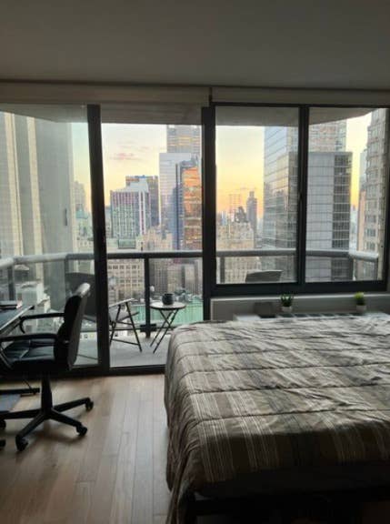 Unique Midtown Luxury Room