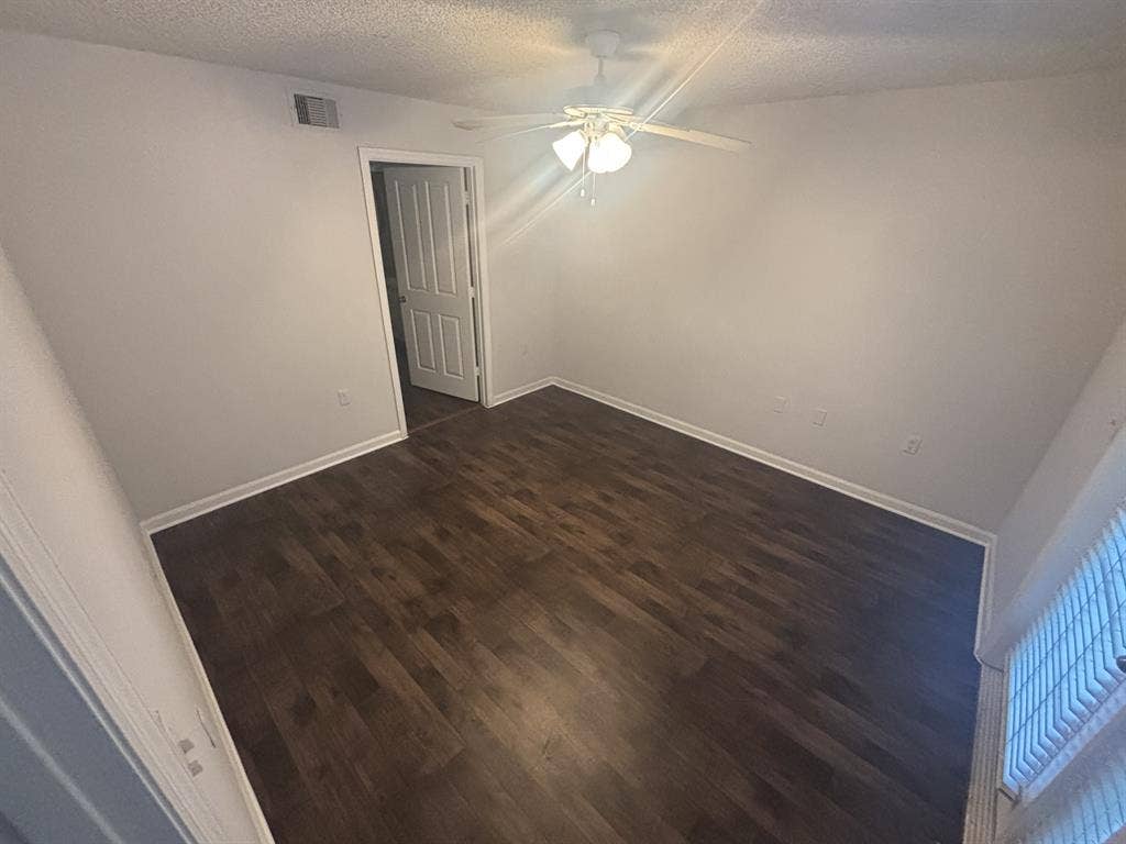 Looking for Roommate for