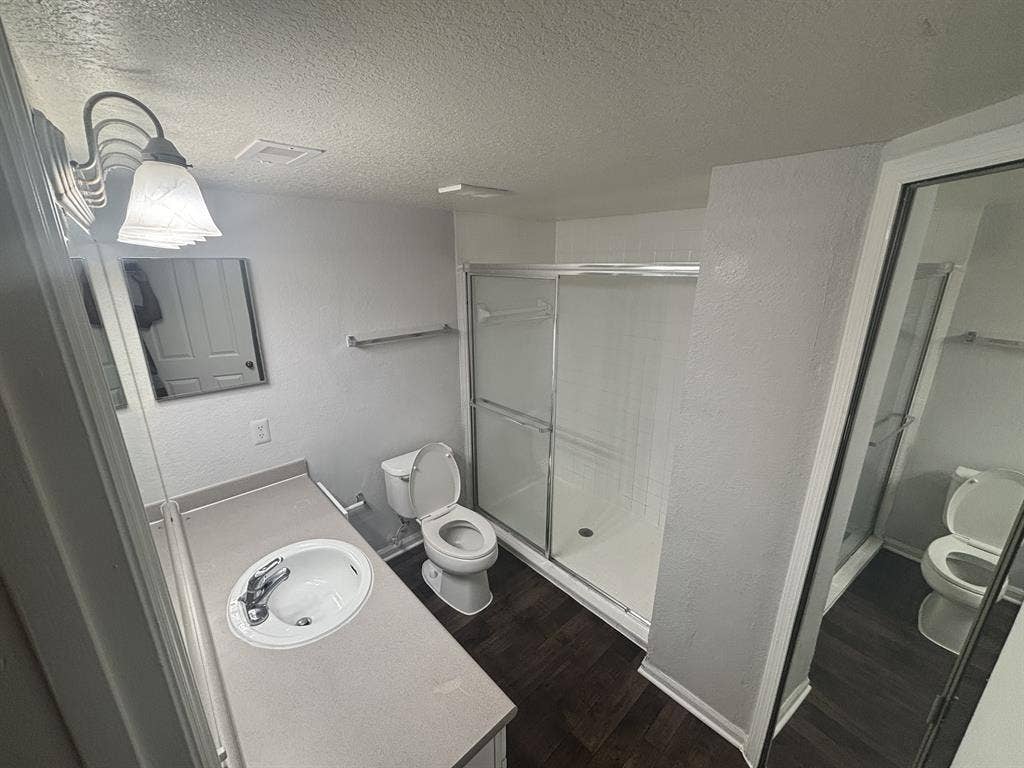 Looking for Roommate for