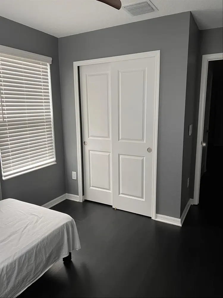 Room for rent (for women
)