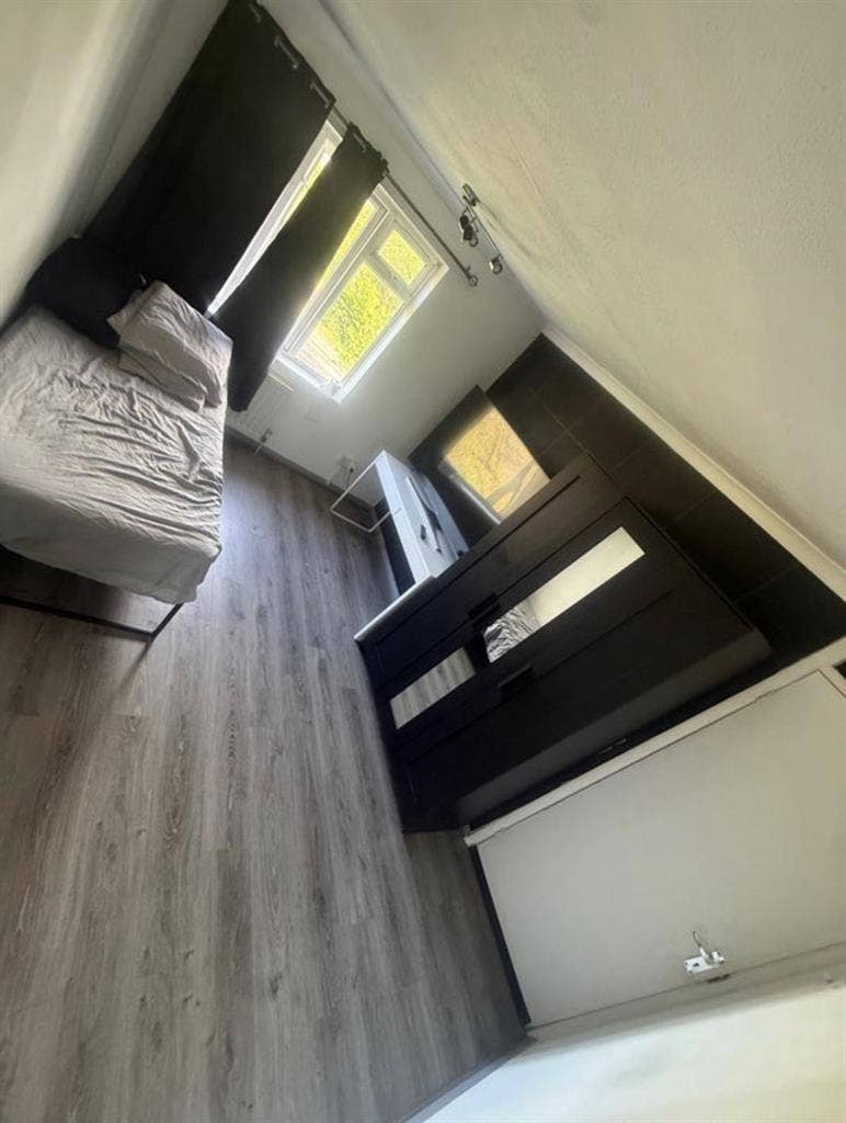 Double bedroom in rm6
