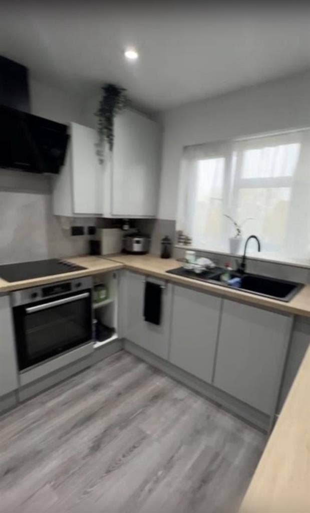 Double bedroom in rm6