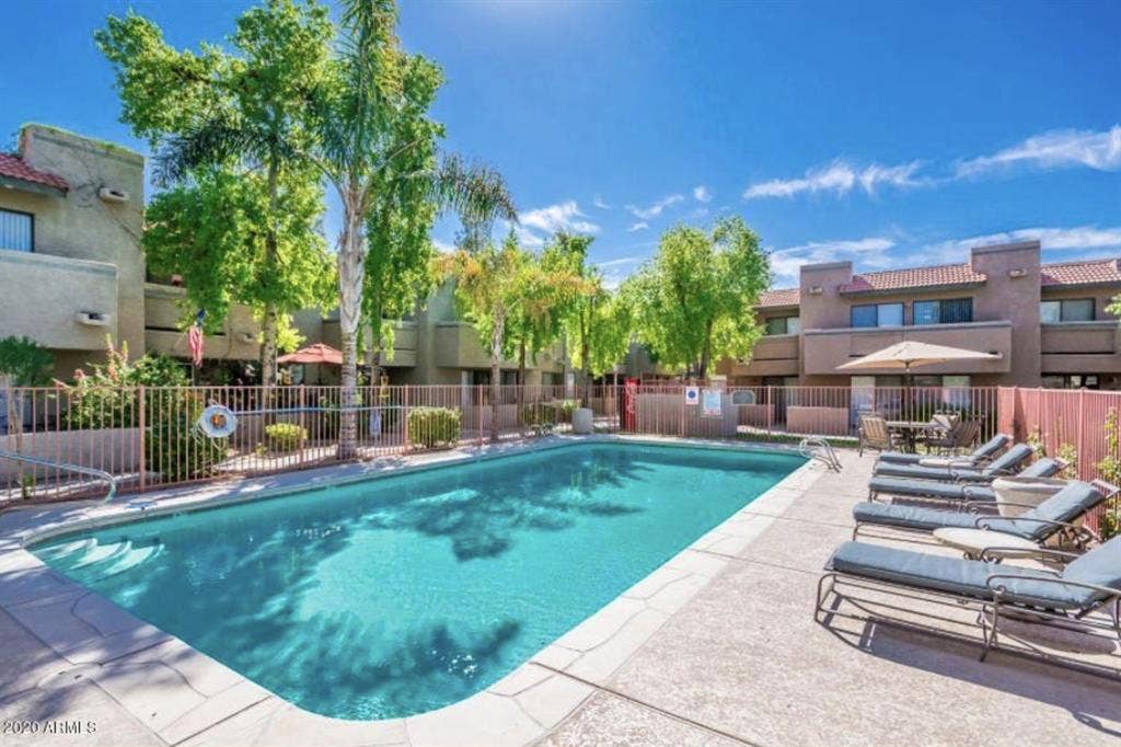 Private Bedrm/Bathrm Townhome