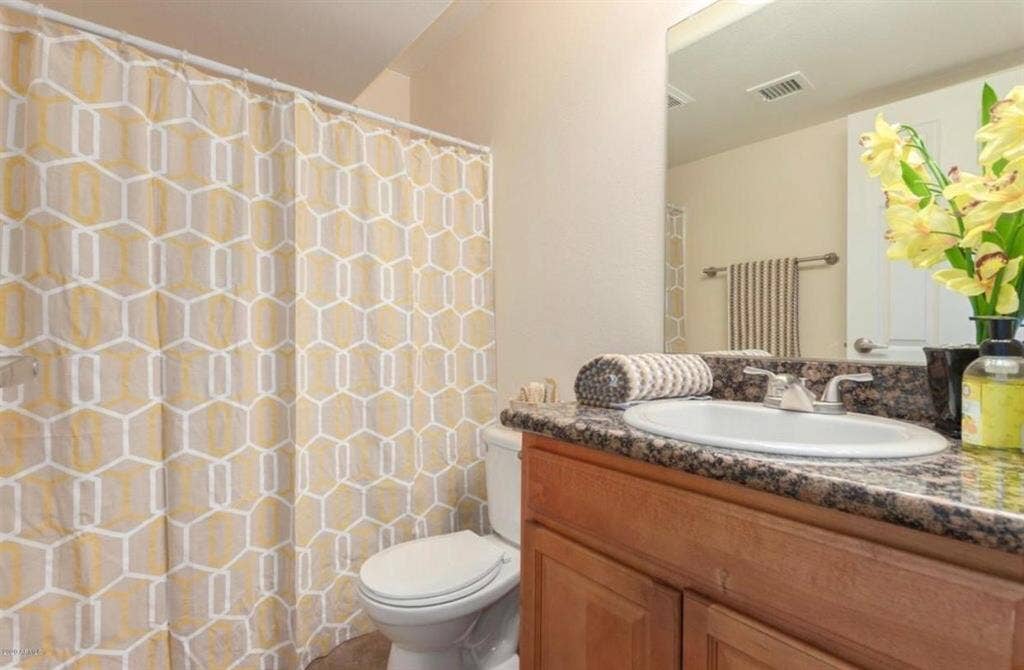Private Bedrm/Bathrm Townhome