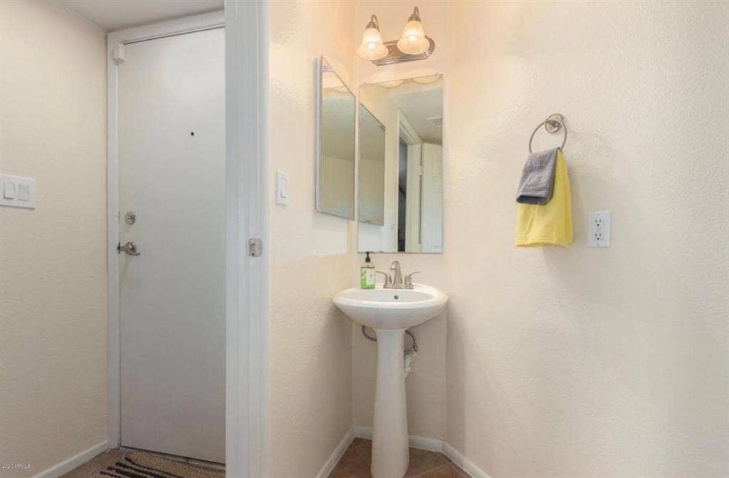 Private Bedrm/Bathrm Townhome