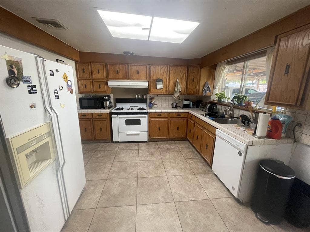 Roommate wanted