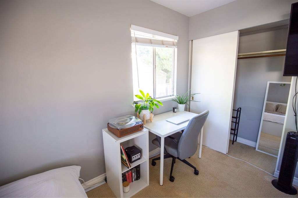 Private Furnished room in Orange!