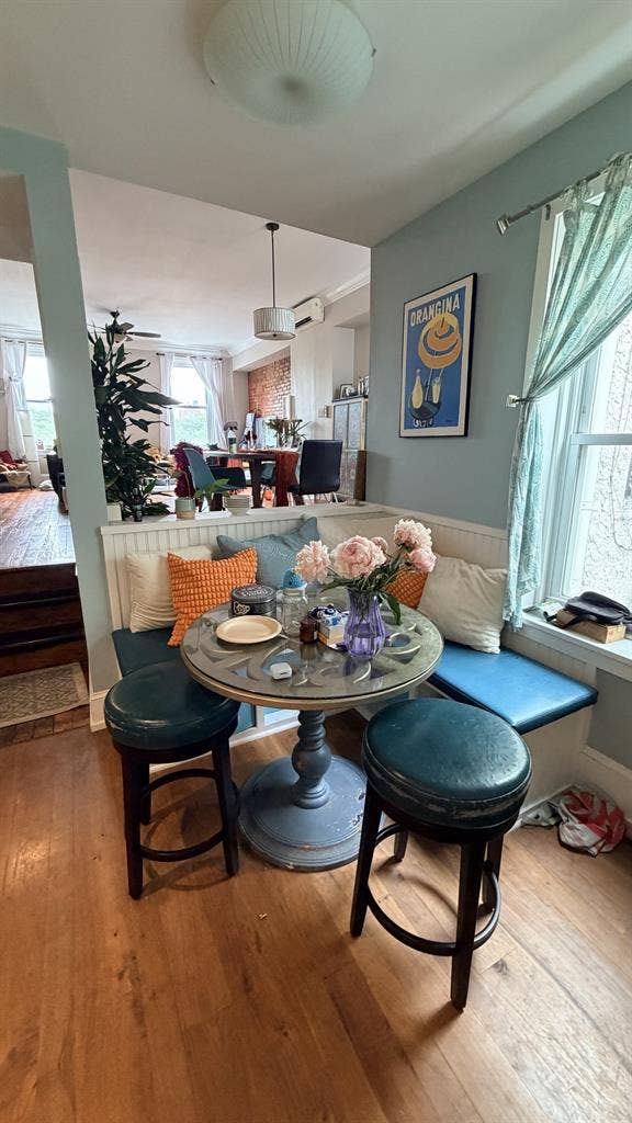 Room in bright, spacious rowhome!
