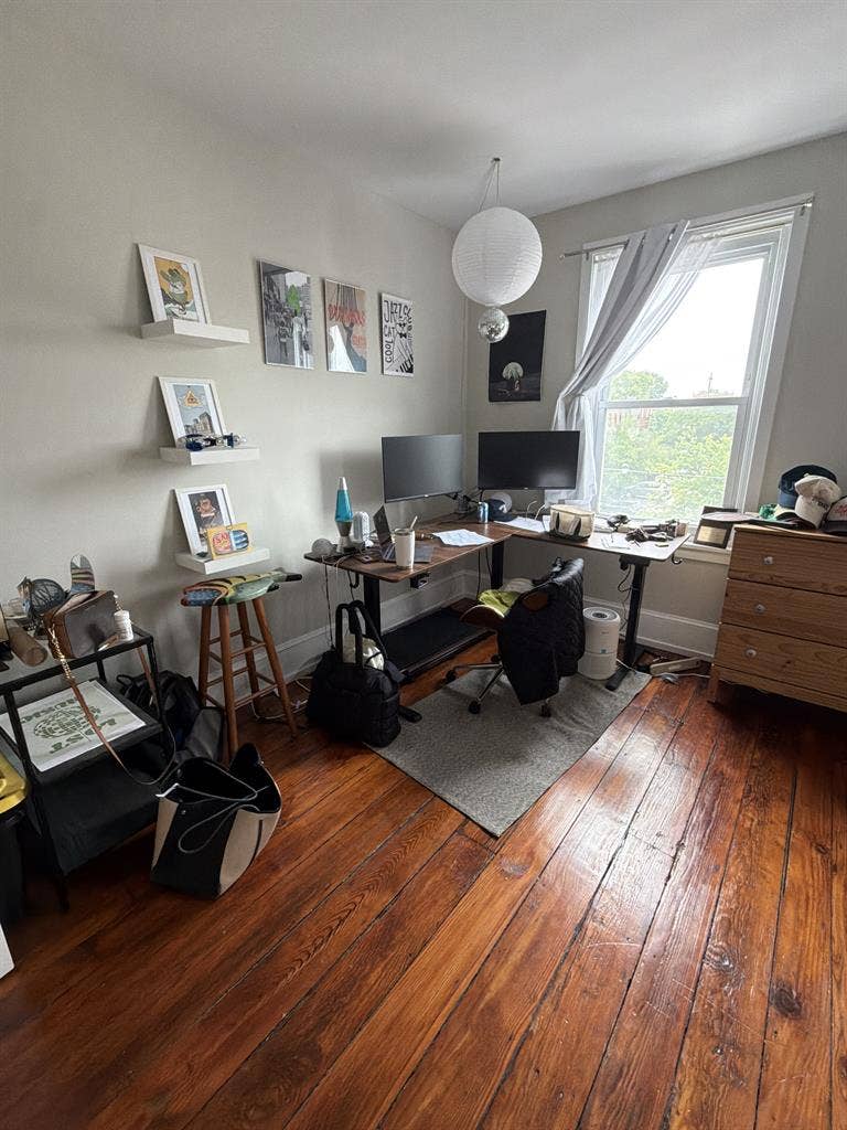 Room in bright, spacious rowhome!