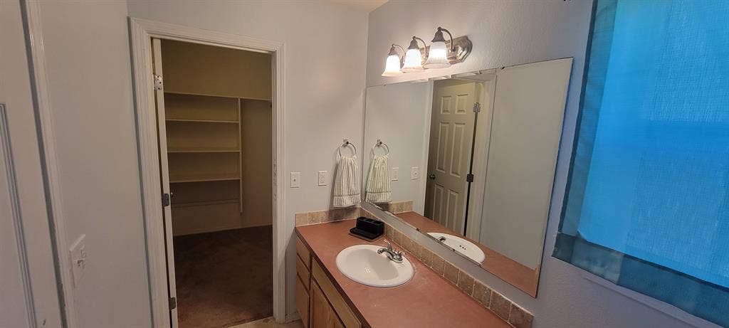Fully furnished room w/private bath