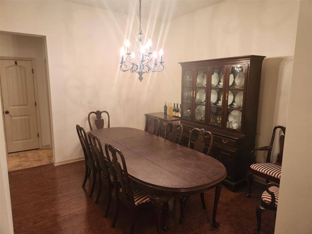 Room for rent in a 2000 SQ foot hom