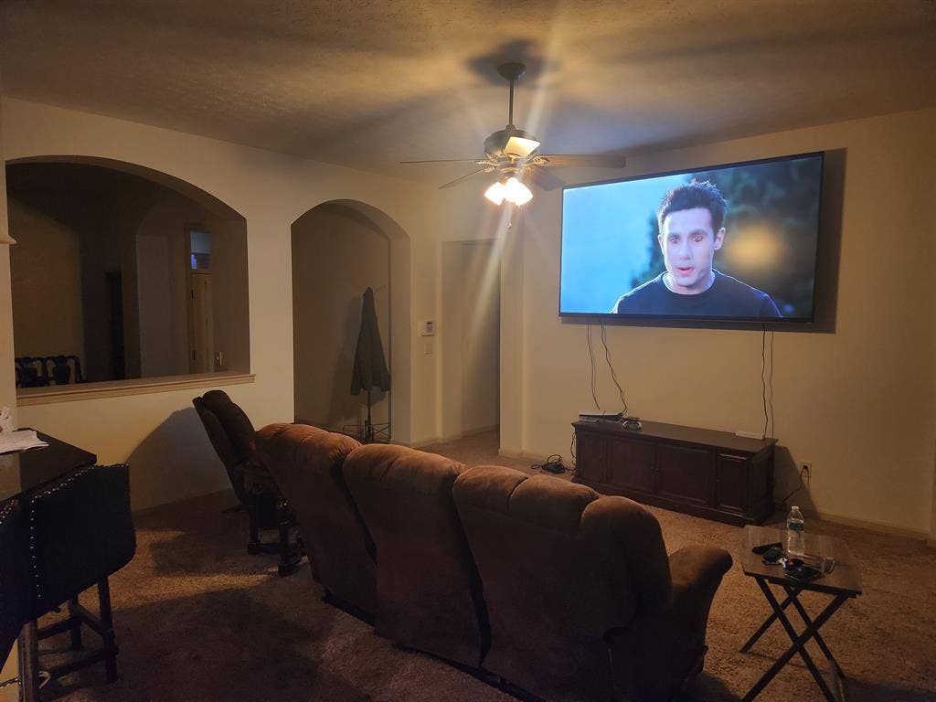 Room for rent in a 2000 SQ foot hom