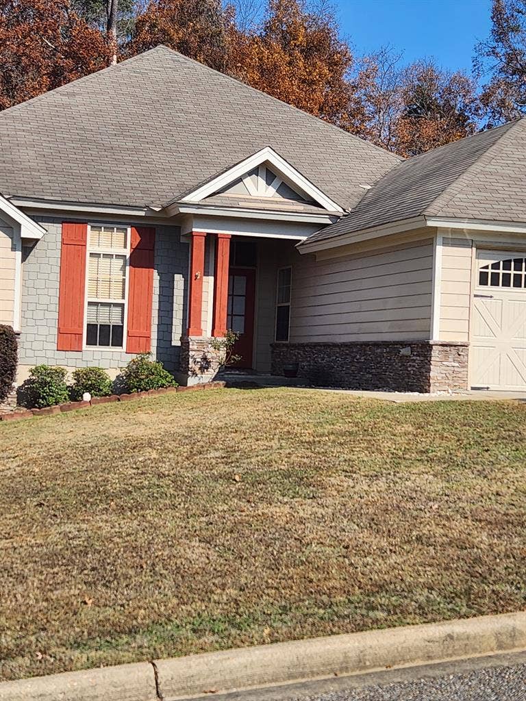 Room for rent in a 2000 SQ foot hom