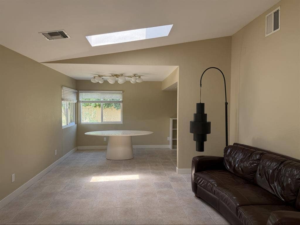 3 bedroom house in Palm Springss