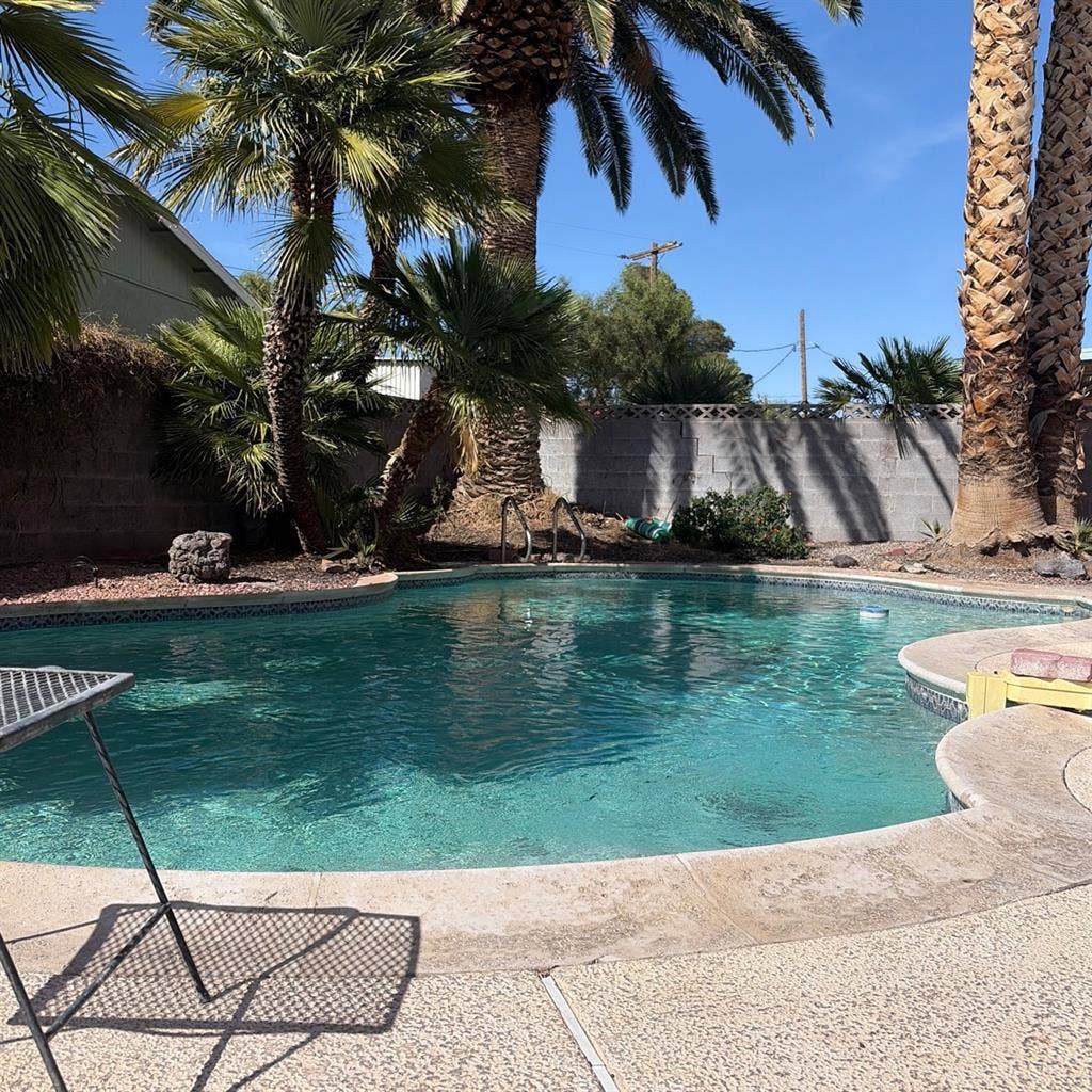 Pool house master for rent