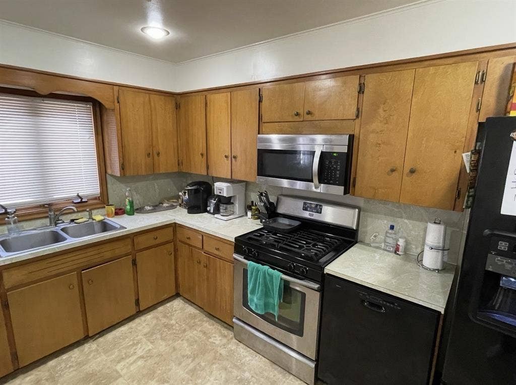 Room for rent near 72nd & Blondo!