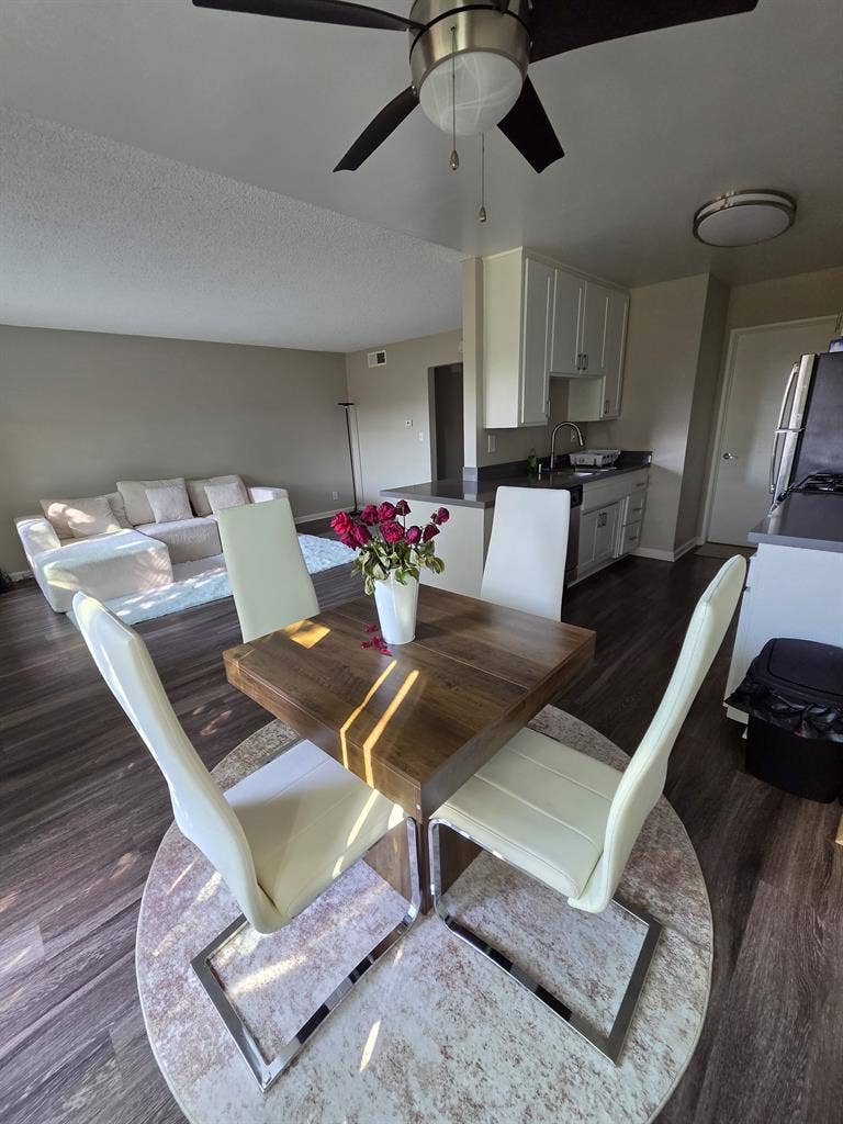 Looking for roomate