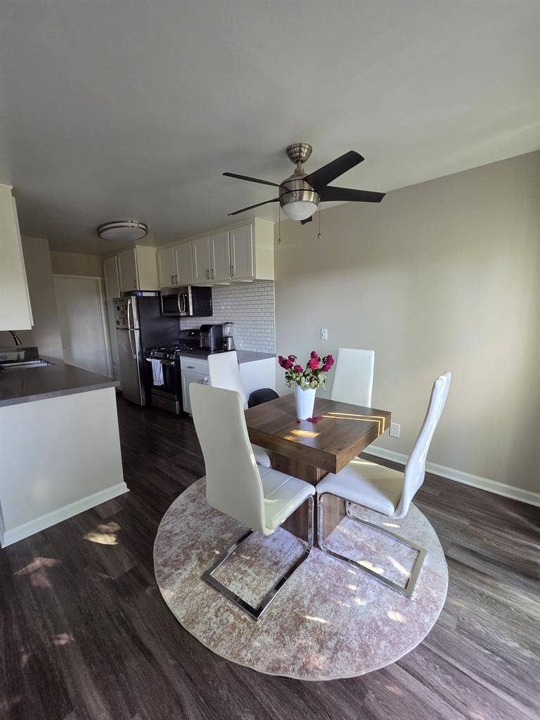 Looking for roomate