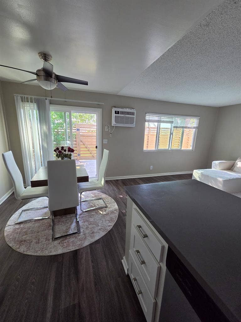 Looking for roomate