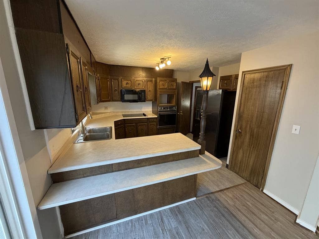 Room available now in South Omaha!