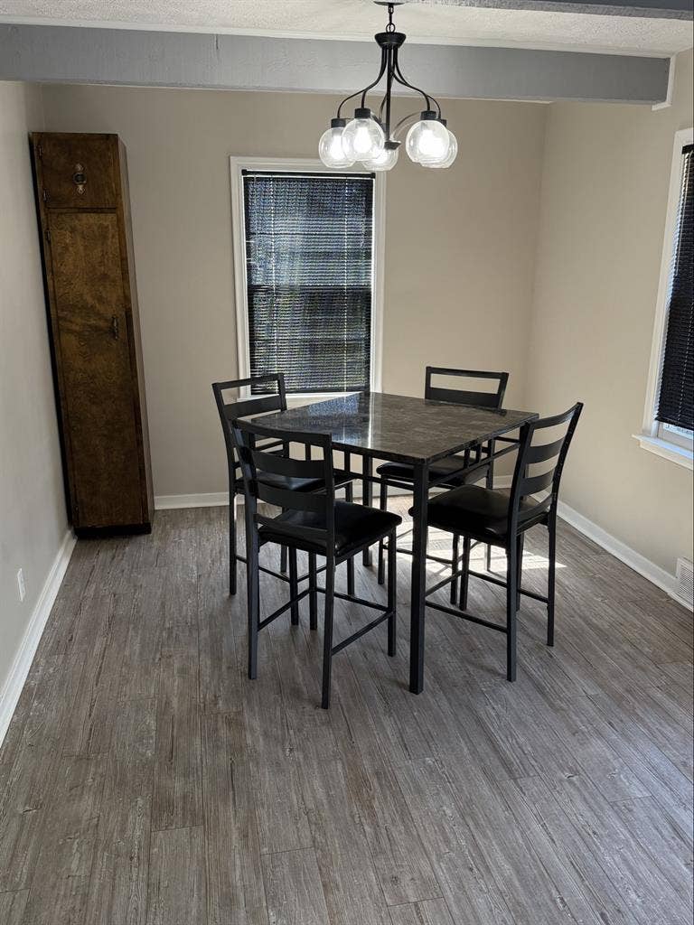 Room available now in South Omaha!
