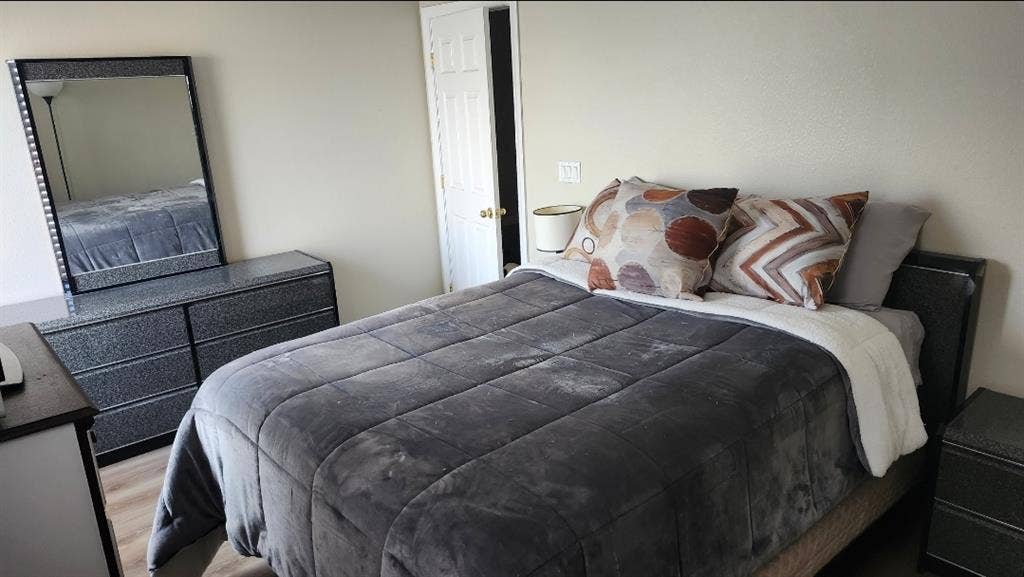 Looking for a responsible roommate!