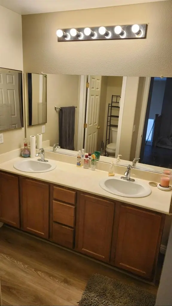 Looking for a responsible roommate!