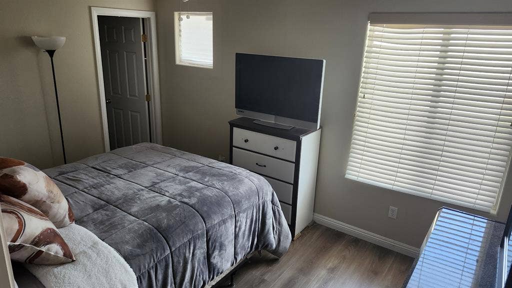 Looking for a responsible roommate!