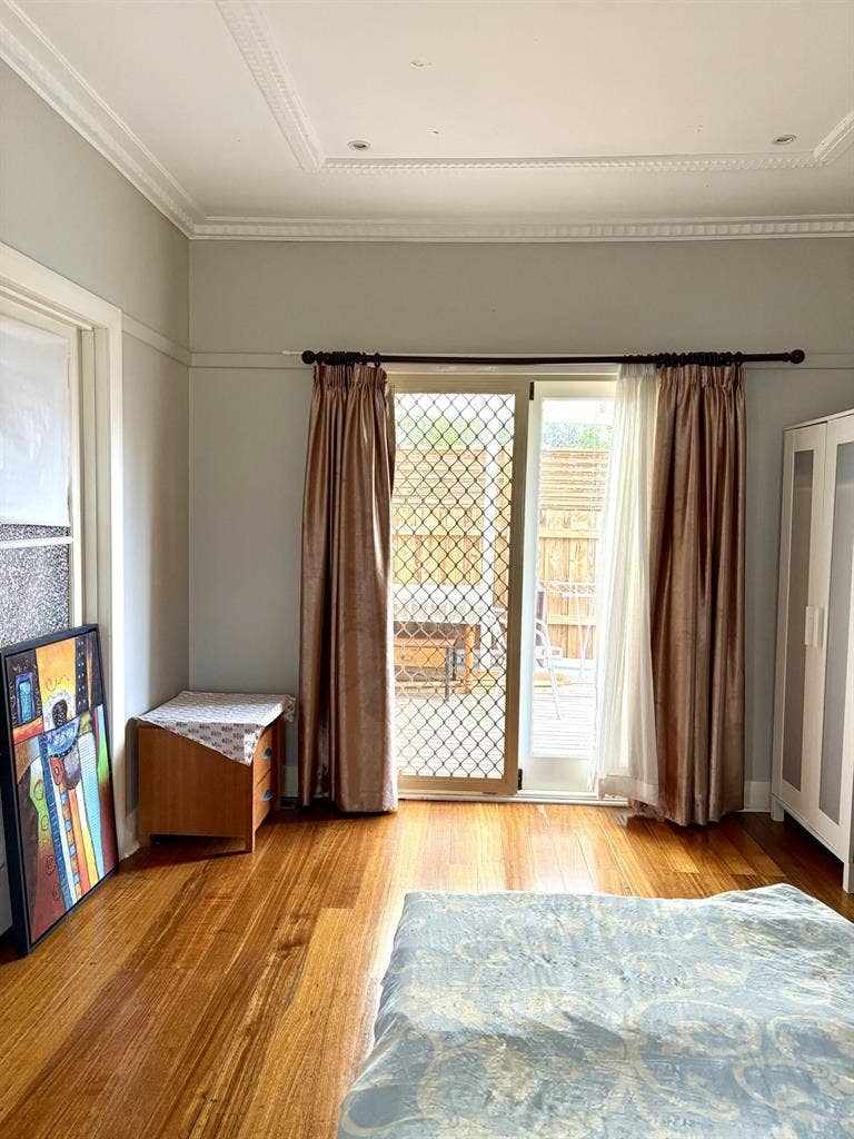 Short Stay Full Furnished Room