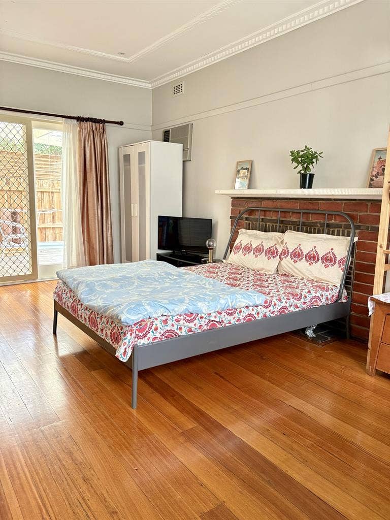 Short Stay Full Furnished Room