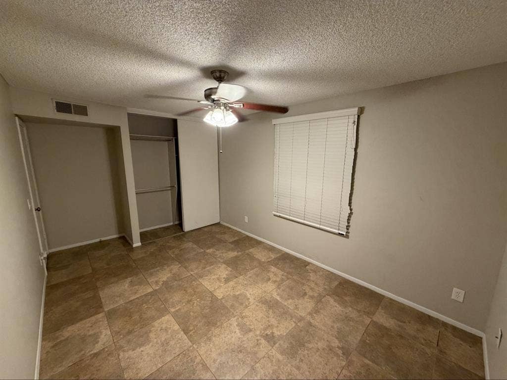 Looking for roomate